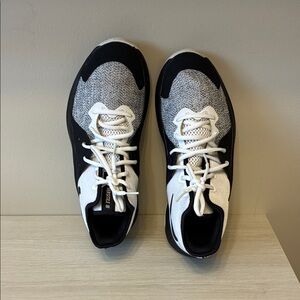 Nike air versitile 3 Black and Gray men basketball in size 10